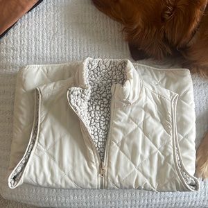 REVERSABLE CREAM FUR VEST